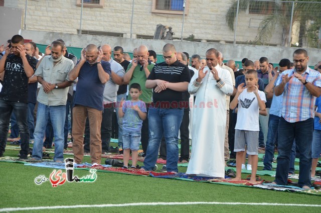 فيديو : المئات يؤدون صلاة عيد الأضحى والرئيس عادل بدير والأهالي يتصافحون ويهنئون ويعم السرور كل الحضور